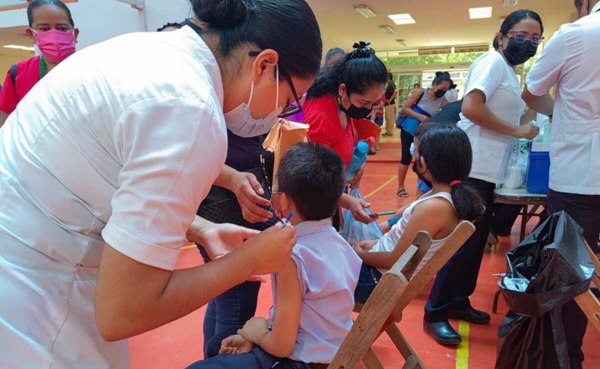 Servicios de Salud de Oaxaca niegan discriminación a niños de la Mixteca por no aplicarles vacuna Covid