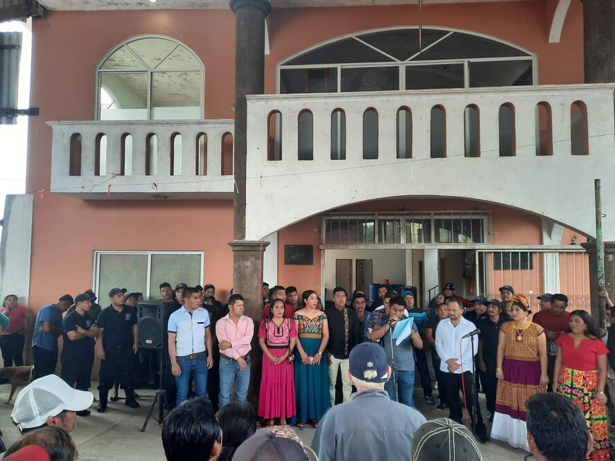 Rinden protesta en el Istmo nuevas autoridades de municipios zoques, ikoots y chontales de Oaxaca