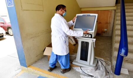 Entregan cinco ventiladores para pacientes por Covid-19 en Oaxaca; comprarán 100 equipos médicos
