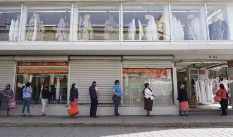 Estos son los comercios y la capacidad a la que pueden abrir al transitar la capital a naranja