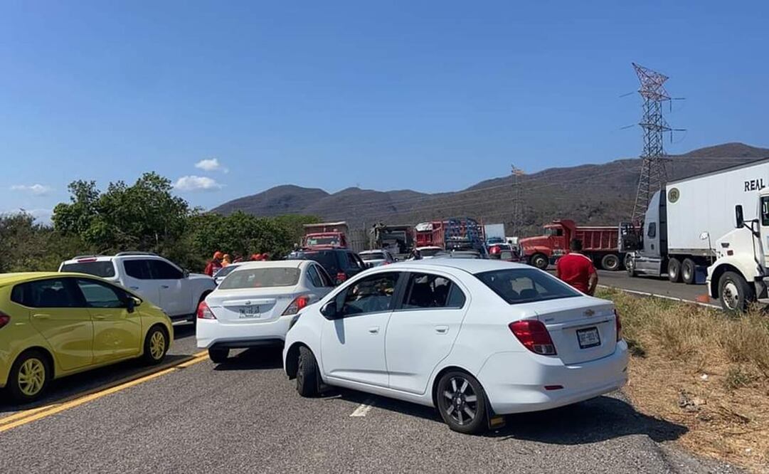 Paralizan 4 bloqueos carreteros el Istmo de Oaxaca; transportistas y pobladores piden solución a demandas. Foto: Especial