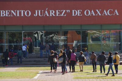 Salen libres estudiantes acusados de extorsión a la UABJO, por falta de pruebas