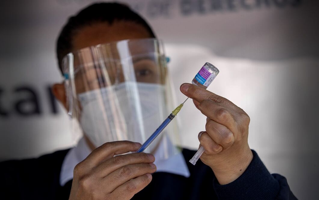 “Es mejor vacunarse en los primeros meses de la temporada y no esperar hasta el final", señaló Ruy López. Foto: Archivo EL UNIVERSAL