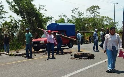 Ante denuncia de "discriminación" en primaria, pobladores bloquean carretera Transístmica en Oaxaca
