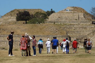 Protestan trabajadores de Monte Albán por falta de presupuesto, a 11 días de su reapertura