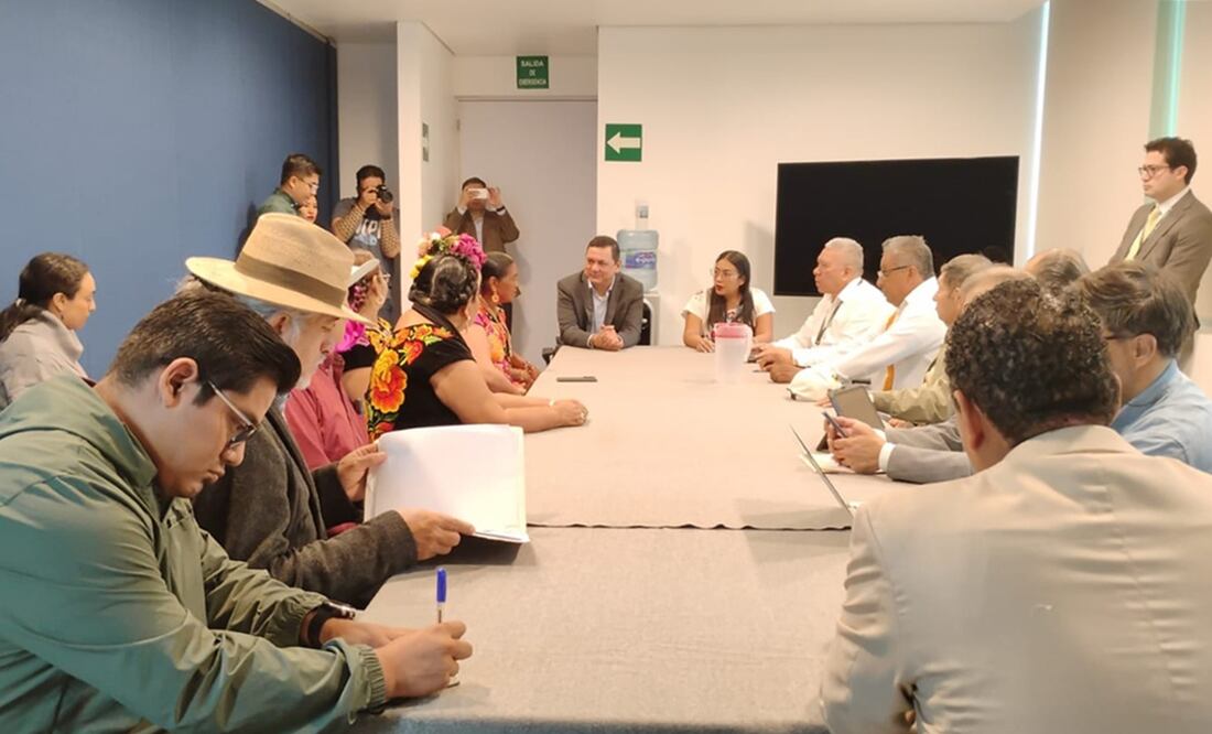 Campesinos de Chicapa de Castro se reúnen con funcionarios federales en CDMX. Foto: Especial