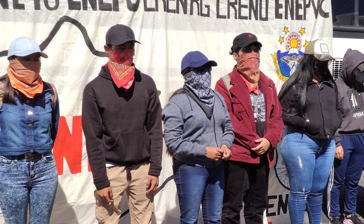 Tras bloqueos en la capital, Gobierno de Oaxaca garantiza contratación de egresados normalistas y entrega 10 mdp en material