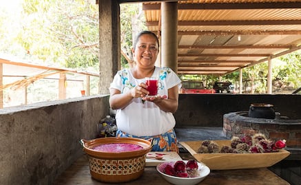 Así es el pulque de cardón, la bebida ancestral de Oaxaca que pocos conocen