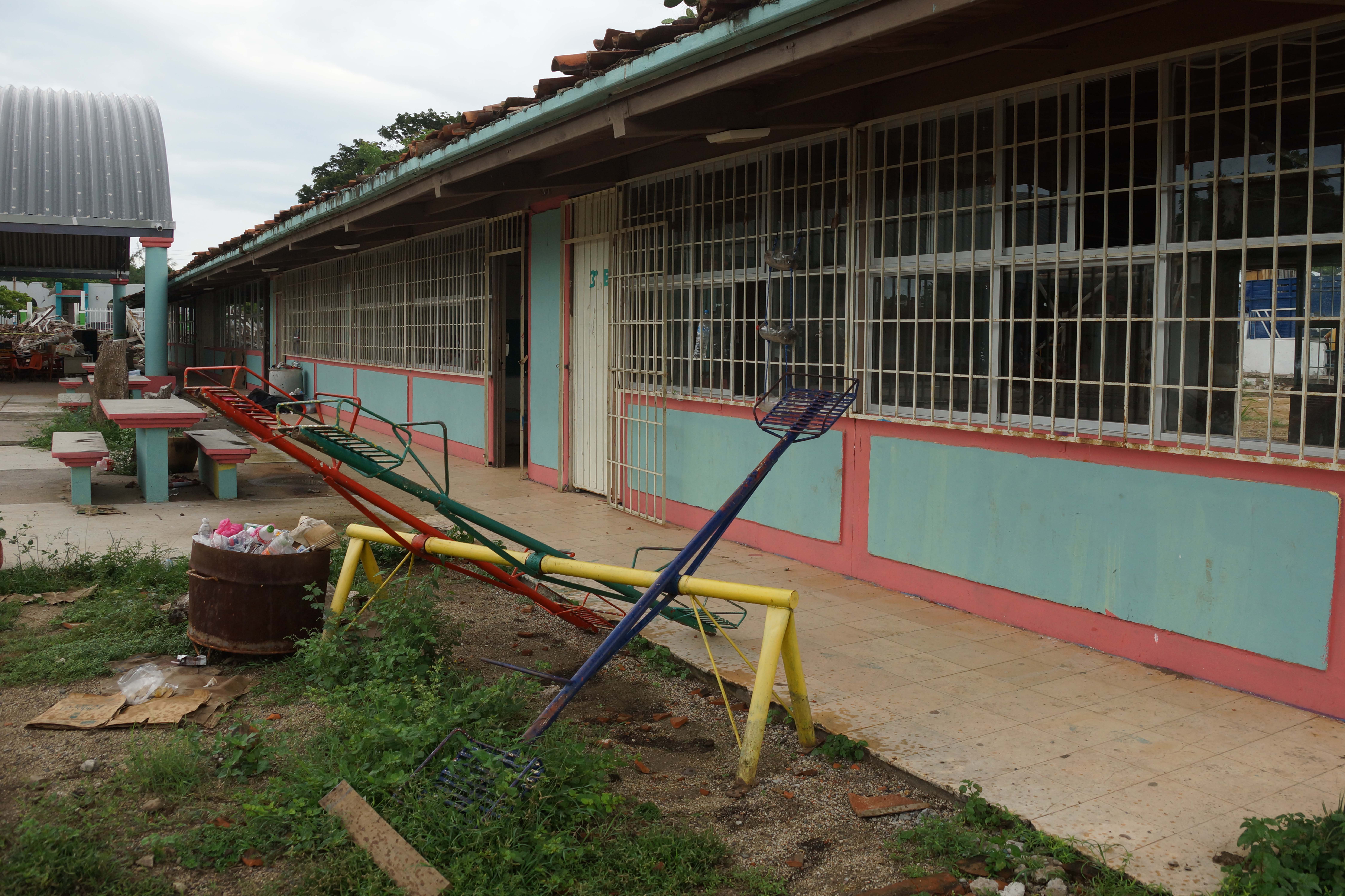 A un mes del sismo, sólo el 6.7% de escuelas dañadas han sido dictaminadas