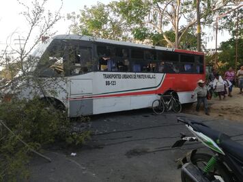 Siguen los bloqueos de transportistas en Pinotepa Nacional
