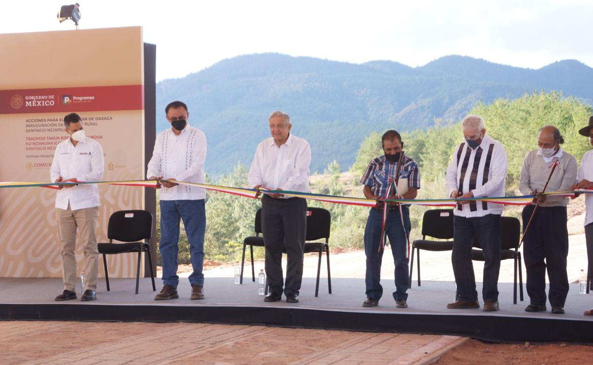 AMLO cuestiona a empresas que basan producción en robotización; "no generan empleos", dice