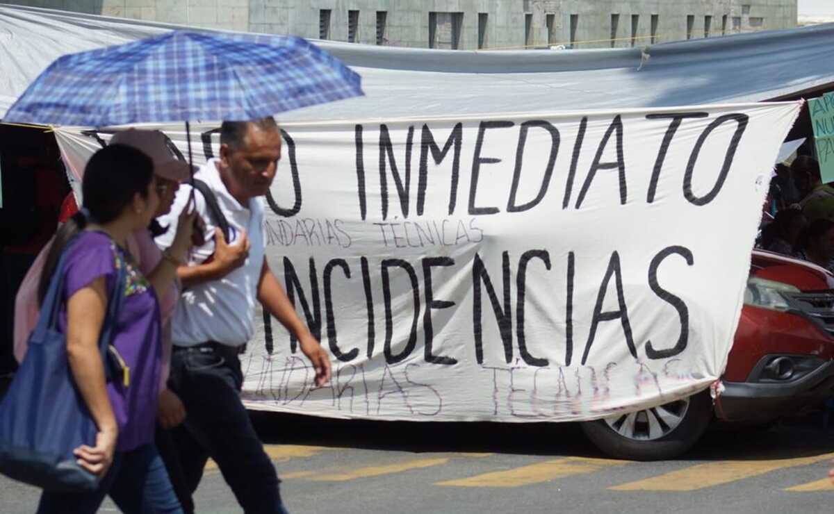Entregará gobierno de Oaxaca 100% de plazas y pago de incidencias sin límite presupuestal a Sección 22. Fotos: Edwin Hernández