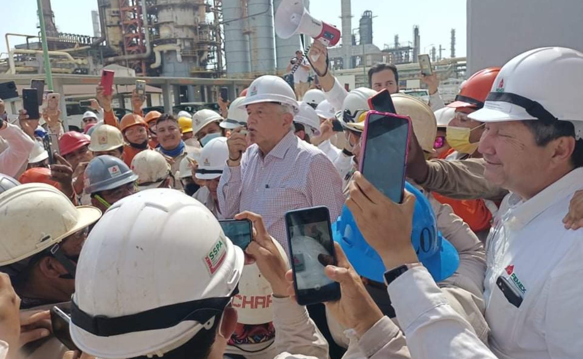 Presume AMLO refinería de Salina Cruz rehabilitada por trabajadores de Pemex, sin contratistas