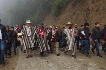 Concluye AMLO visita por Oaxaca donde inauguró 25 "caminos de la esperanza"