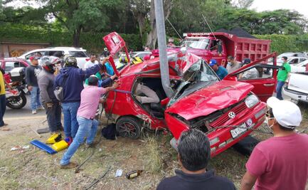 Mueren madre e hija en accidente automovilístico en Oaxaca; conductor huyó del lugar