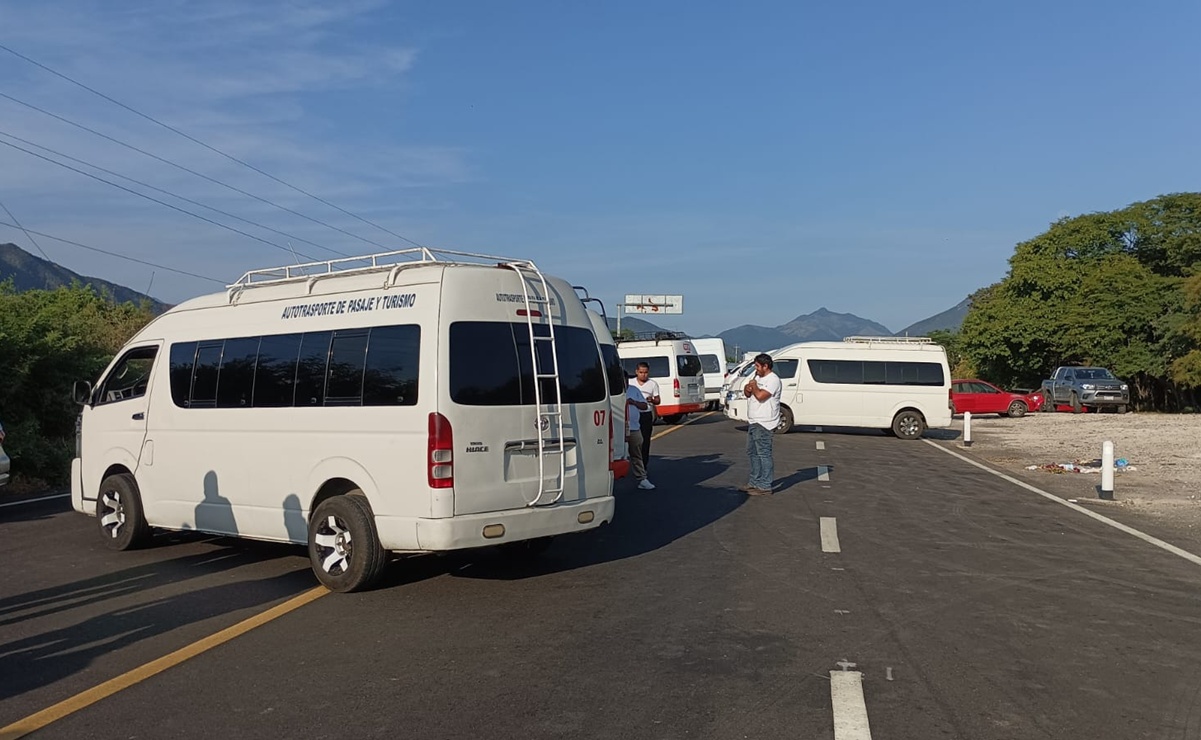 Retiran bloques carreteros en el Istmo de Oaxaca. Foto: Especial