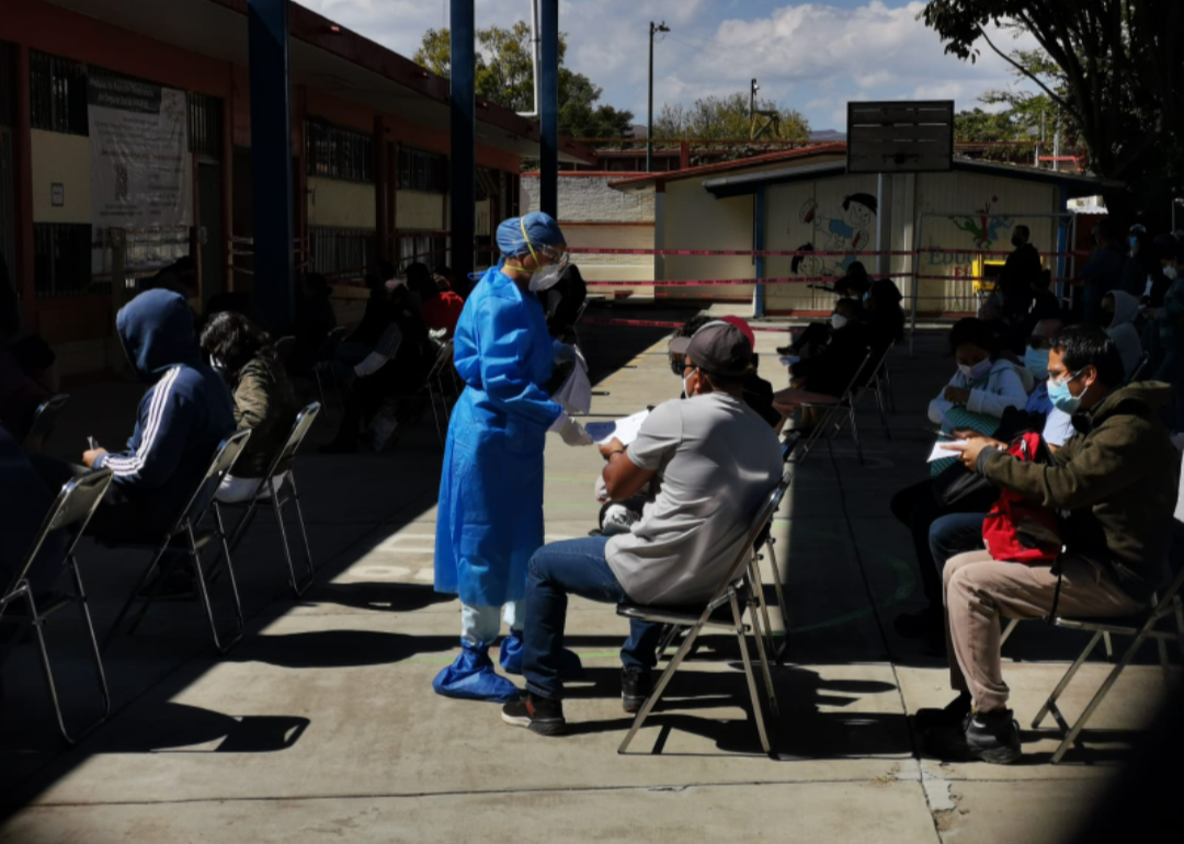 Oaxaca reporta 7 mil 458 casos de Covid-19 con riesgo de contagio; hay 11 hospitales llenos