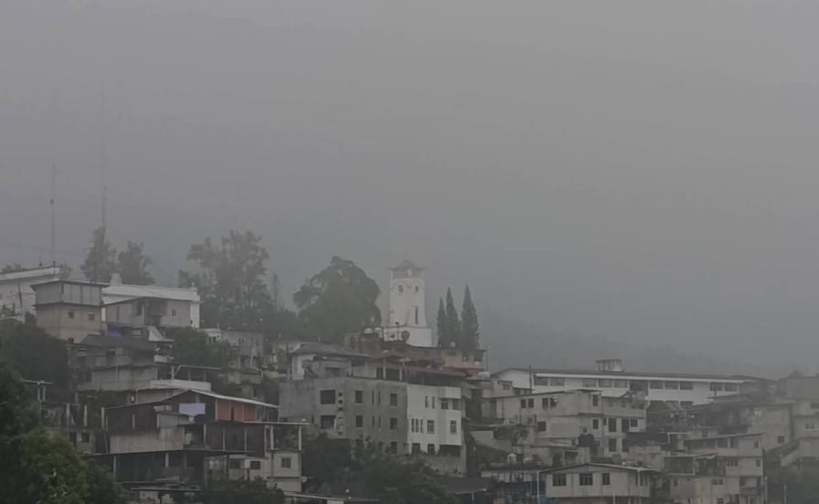 Lluvias causan deslaves y dejan sin energía eléctrica a comunidades de la Sierra Mazateca de Oaxaca