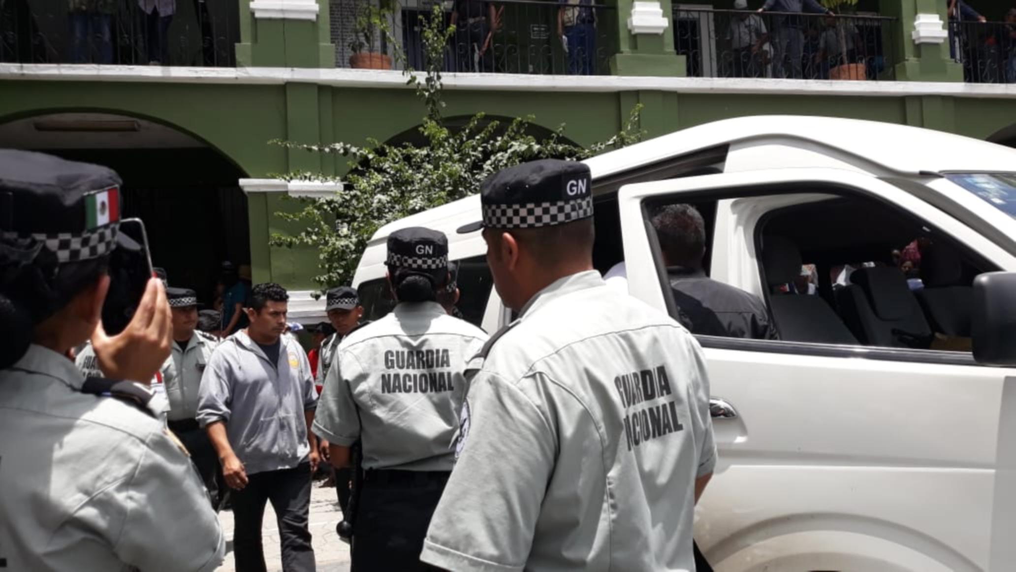 Liberan a retenidos en San Dionisio Ocotepec y los entregan a la FGR