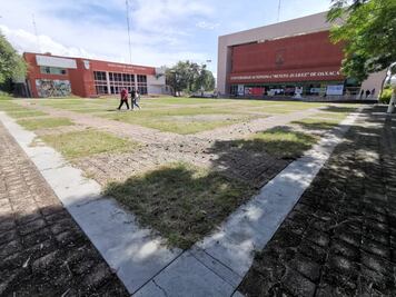 Con protesta frente a rectoría, exigen ampliar matrícula y reducir cuotas de la UABJO