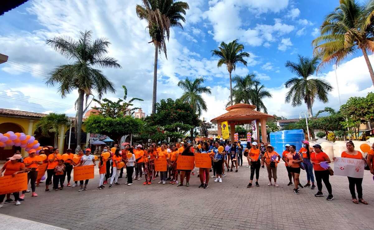 Mujeres de la Sierra Sur de Oaxaca exigen cese a la violencia contra las mujeres en el marco del 25N. Foto: Rocío Martínez
