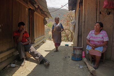 Entre la pobreza, madres luchan para vivir