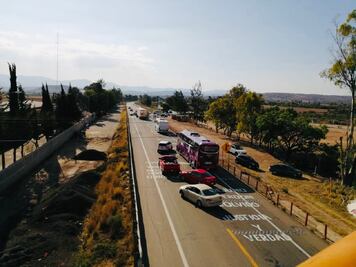 En plena temporada vacacional bloquean supercarretera Oaxaca-Cuacnopalan