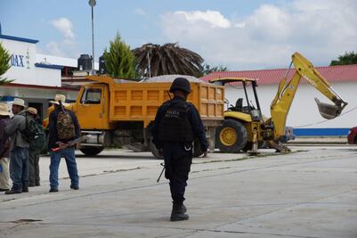 Retienen maquinaria en inmediaciones de Guelacé; revive conflicto