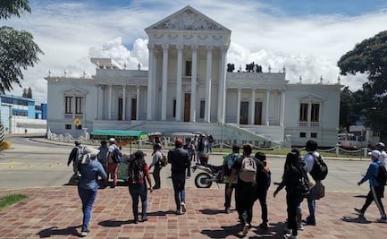 Normalistas exigen validación de semestre con bloqueos en la ciudad por segundo día