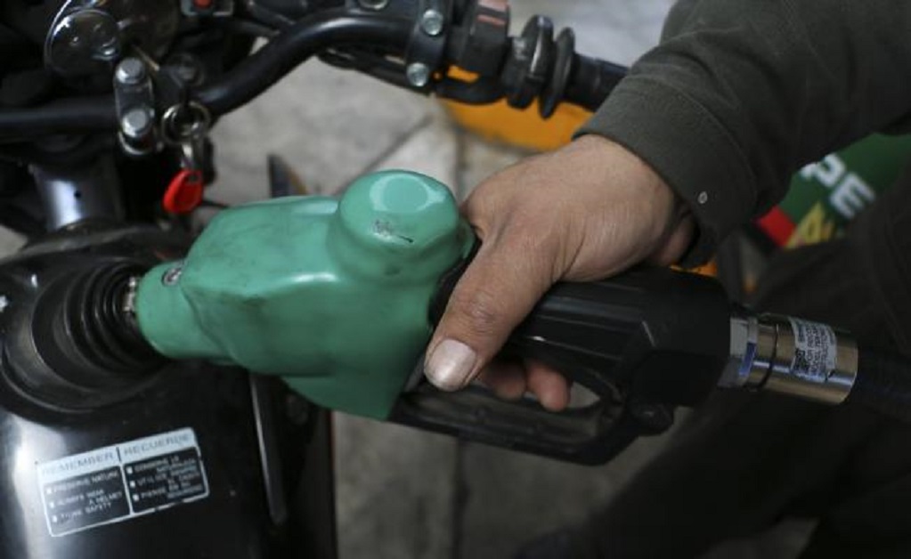 Diputados rechazan reducir 50% de impuesto en gasolinas