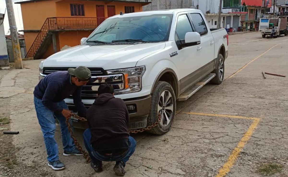 Chicahuaxtla retiene vehículo oficial de Putla, en la Sierra Sur de Oaxaca; exige entrega de recursos federales
