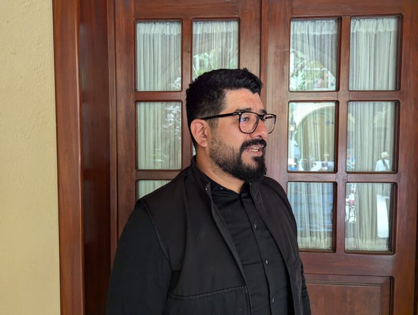Gerald Romo ya presentó ante la Fiscalía de Oaxaca dos denuncias por los delitos de asociación delictuosa, fraude, intimidación y extorsión; ahora cuenta con protección ante la situación de riesgo que atraviesa. Foto: Juan Carlos Zavala EL UNIVERSAL