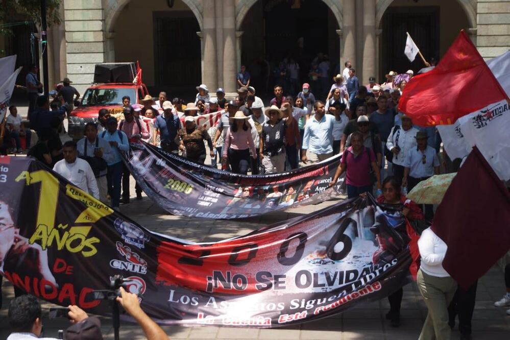 A 17 años de desalojo del zócalo de Oaxaca, Sección 22 acusa que 20 asesinatos de 2006 siguen impunes. Foto: Edwin Hernández