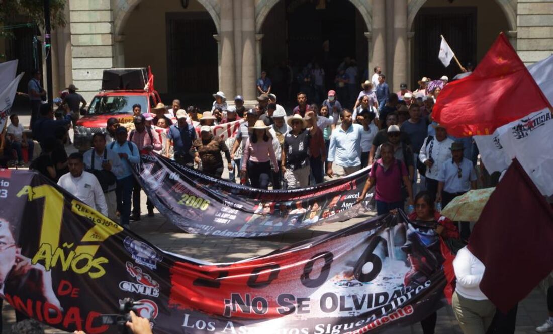 A 17 años de desalojo del zócalo de Oaxaca, Sección 22 acusa que 20 asesinatos de 2006 siguen impunes. Foto: Edwin Hernández