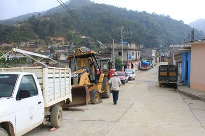 Por conflicto agrario, pobladores de Peras retienen a 6 personas de Coicoyán de las Flores, Oaxaca