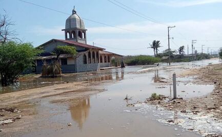 Mar de fondo causa inundaciones en la colonia Cuauhtémoc de San Mateo del Mar, Oaxaca  
