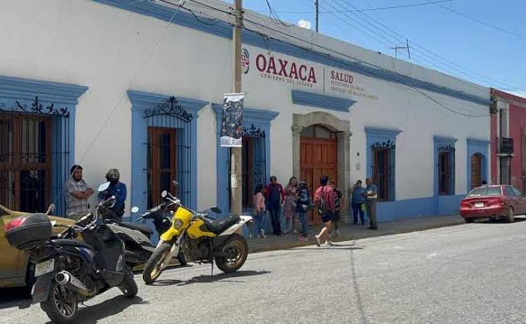 Trabajadores acusan instalación de cámaras en oficinas de los Servicios de Salud de Oaxaca. Foto: Especial