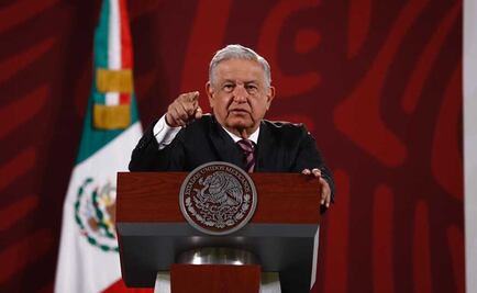 AMLO promete celebrar a profesores el Día del Maestro con plan para aumentarles el sueldo