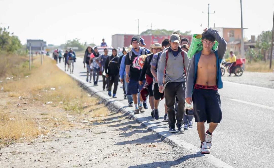 Llega caravana migrante "Éxodo de la Pobreza" a Tehuantepec; es recibida por autoridades municipales. Fotos: Especiales