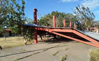 Vientos de hasta 120 km/h causan caos en el Istmo: tráileres volcados, clases suspendidas y apagones