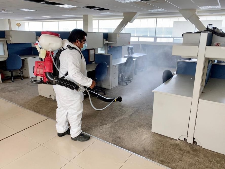 Segego limita aforo de reuniones y sanea edificios. Foto: Segego