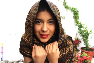 Ofrecen tratar en la CDMX a saxofonista oaxaqueña atacada con ácido