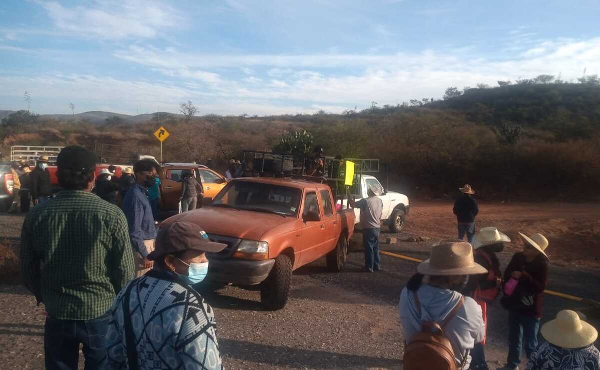 Con cierre carretero, protestan en la Mixteca de Oaxaca para rechazar a ganadores de elección en Cosoltepec