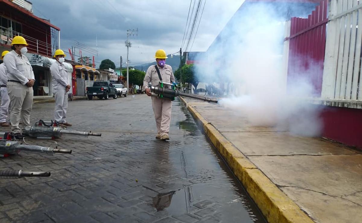 Ante rebrote de dengue en Tuxtepec, gobierno de Oaxaca arranca nebulizaciones a puertas abiertas. Foto: Especiales