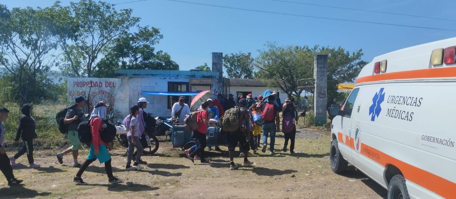 Entre quejas de pobladores, caravana de al menos 3 mil migrantes se alista para ingresar a Oaxaca. Foto: Especial