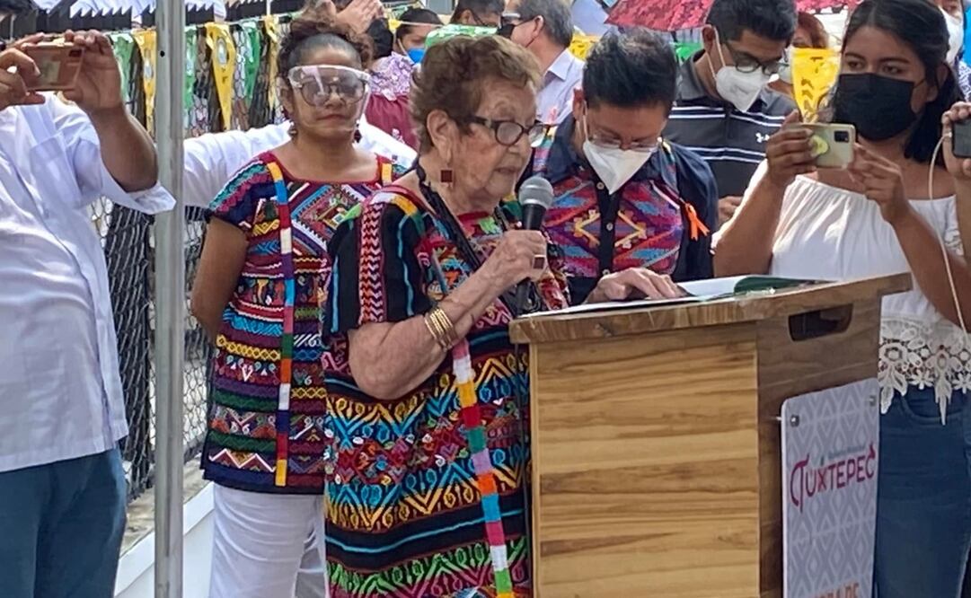 Nombran a Ana Llarena “hija predilecta" de Tuxtepec, por 70 años de altruismo en el norte de Oaxaca . Fotos: Especiales
