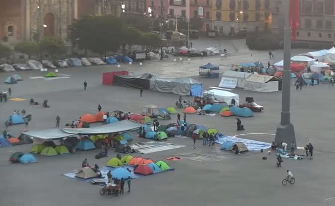 Maestros del SNTE instalan plantón en el Zócalo como parte del paro nacional. Foto: Especial