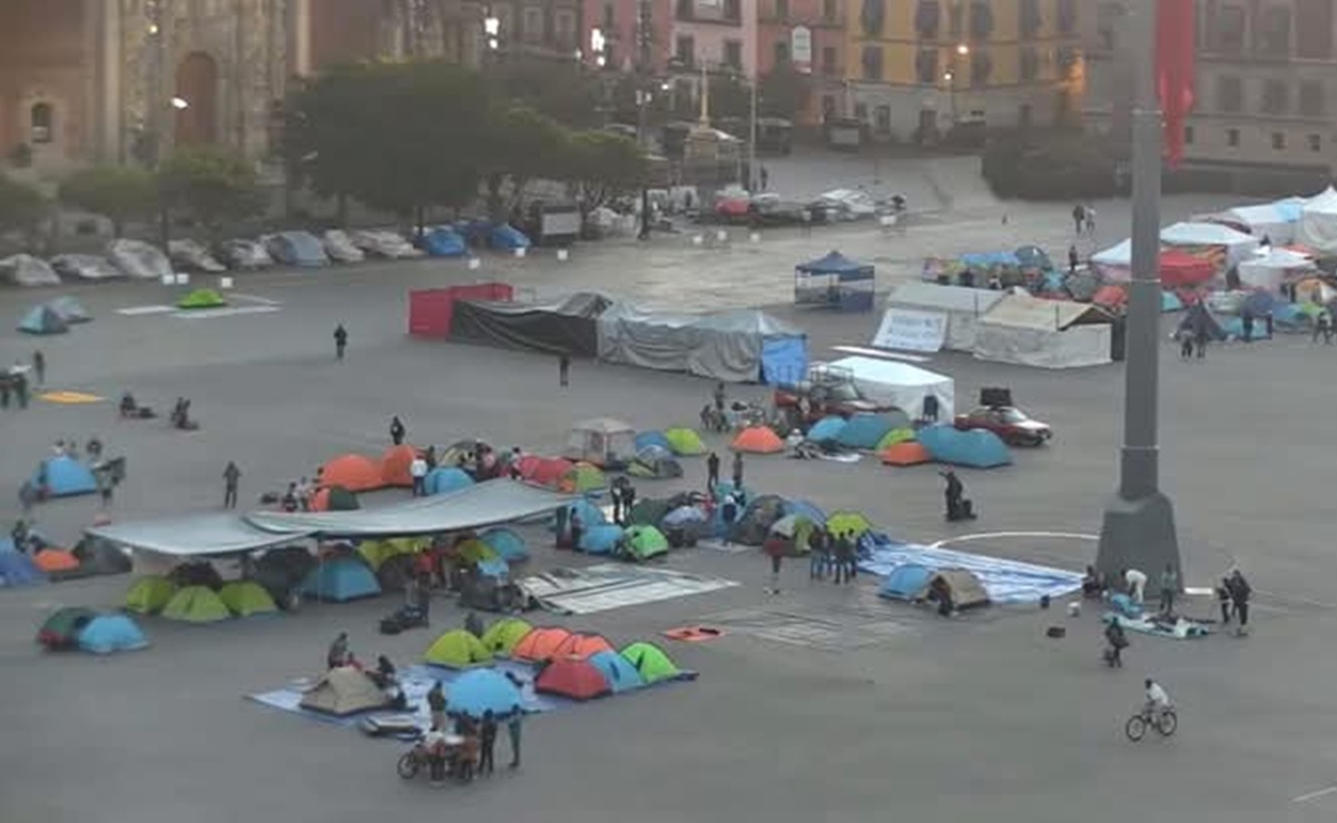 Maestros del SNTE instalan plantón en el Zócalo como parte del paro nacional. Foto: Especial
