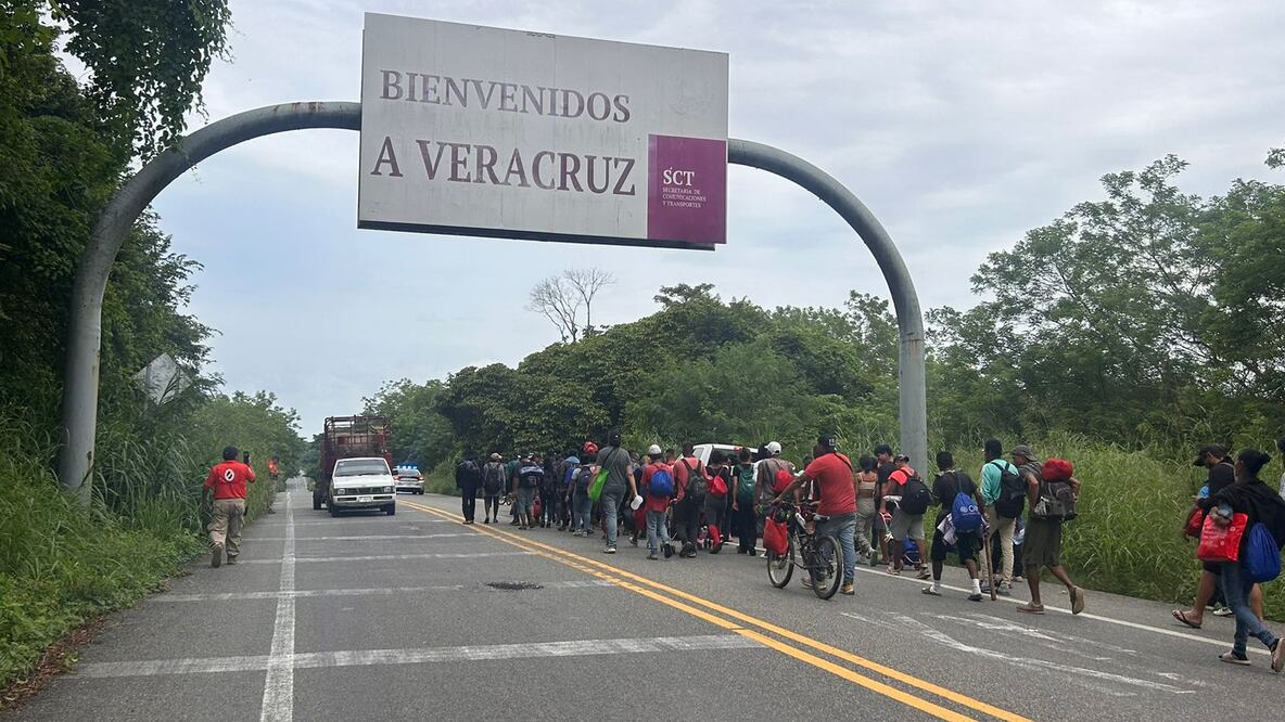 Nueva caravana migrante ingresa a territorio del estado de Veracruz; la octava que cruza Oaxaca en 2024