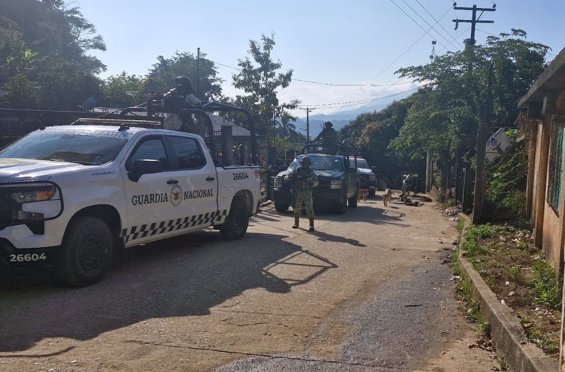 Ingresa Gobierno de Oaxaca a Platanillo; lleva ayuda humanitaria e instala operativo de seguridad